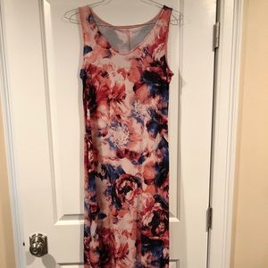 ✨Women’s multi colored maxi dress✨